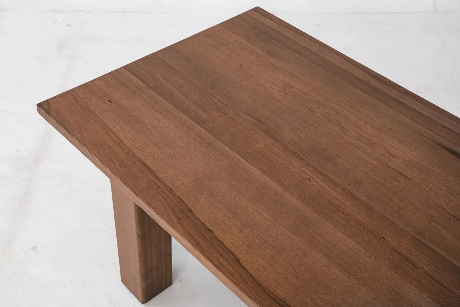 Wolo Dining Table