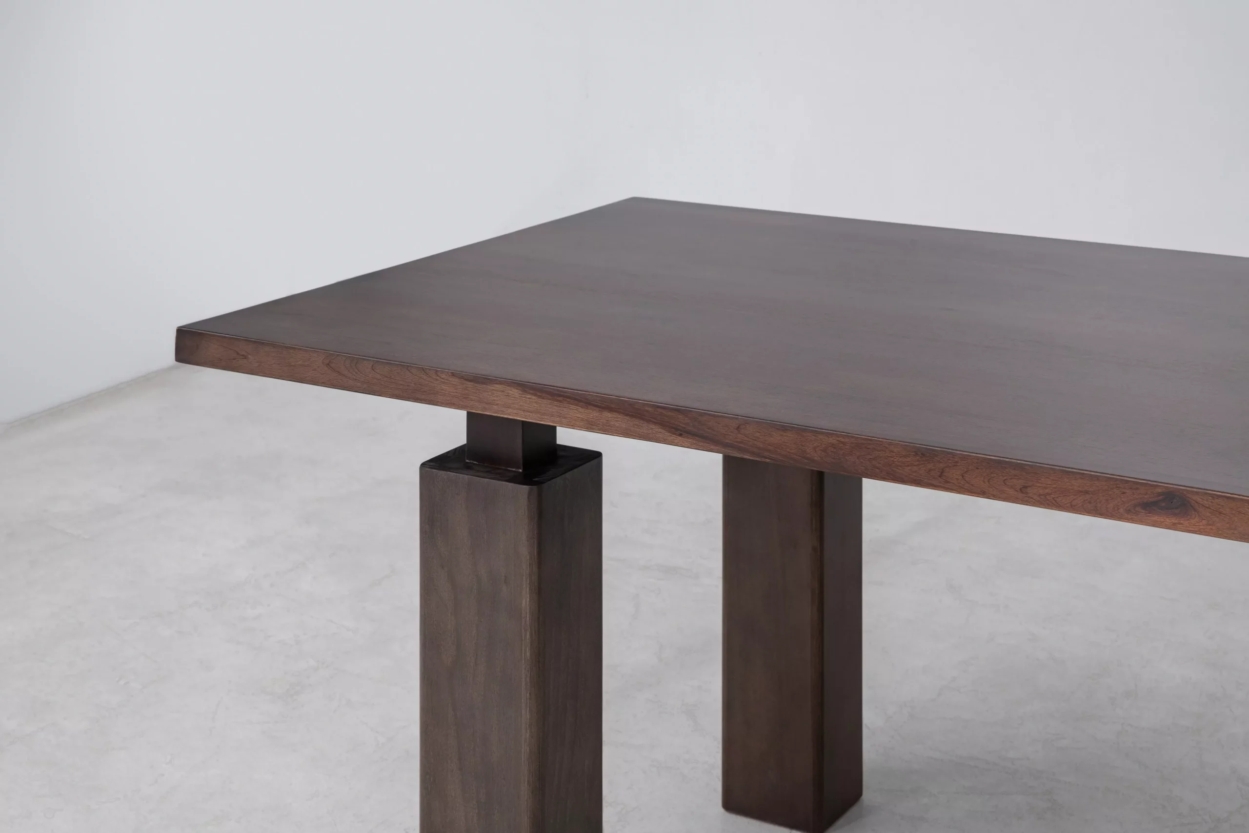 Wolo Dining Table