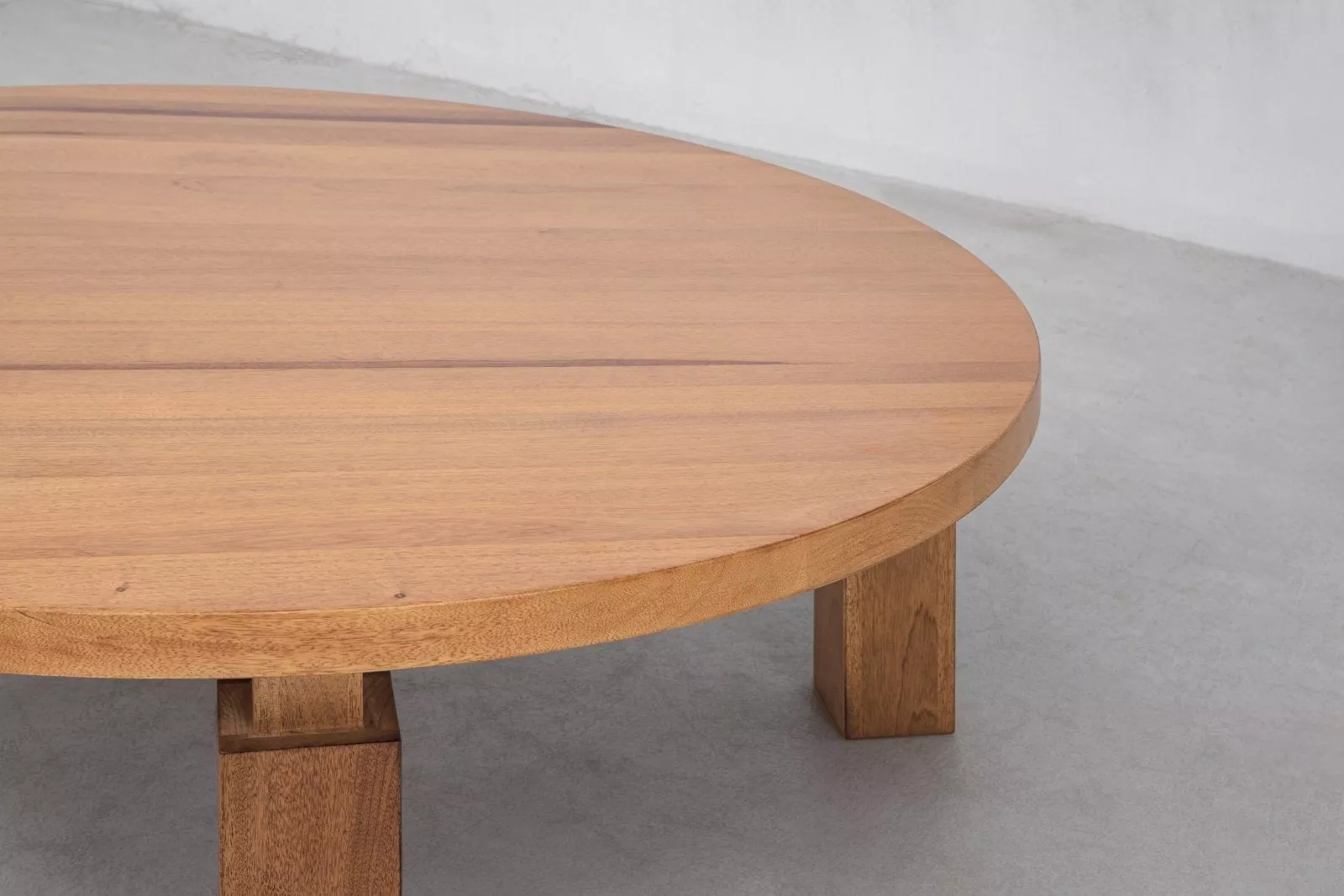 Wolo Round Coffee Table