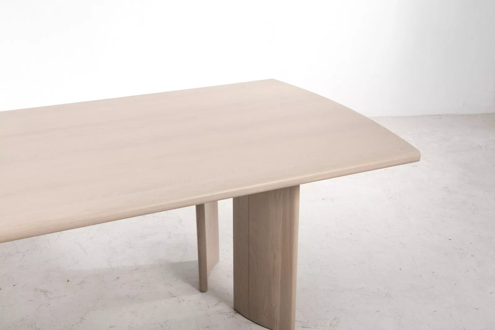 Crest Dining Table
